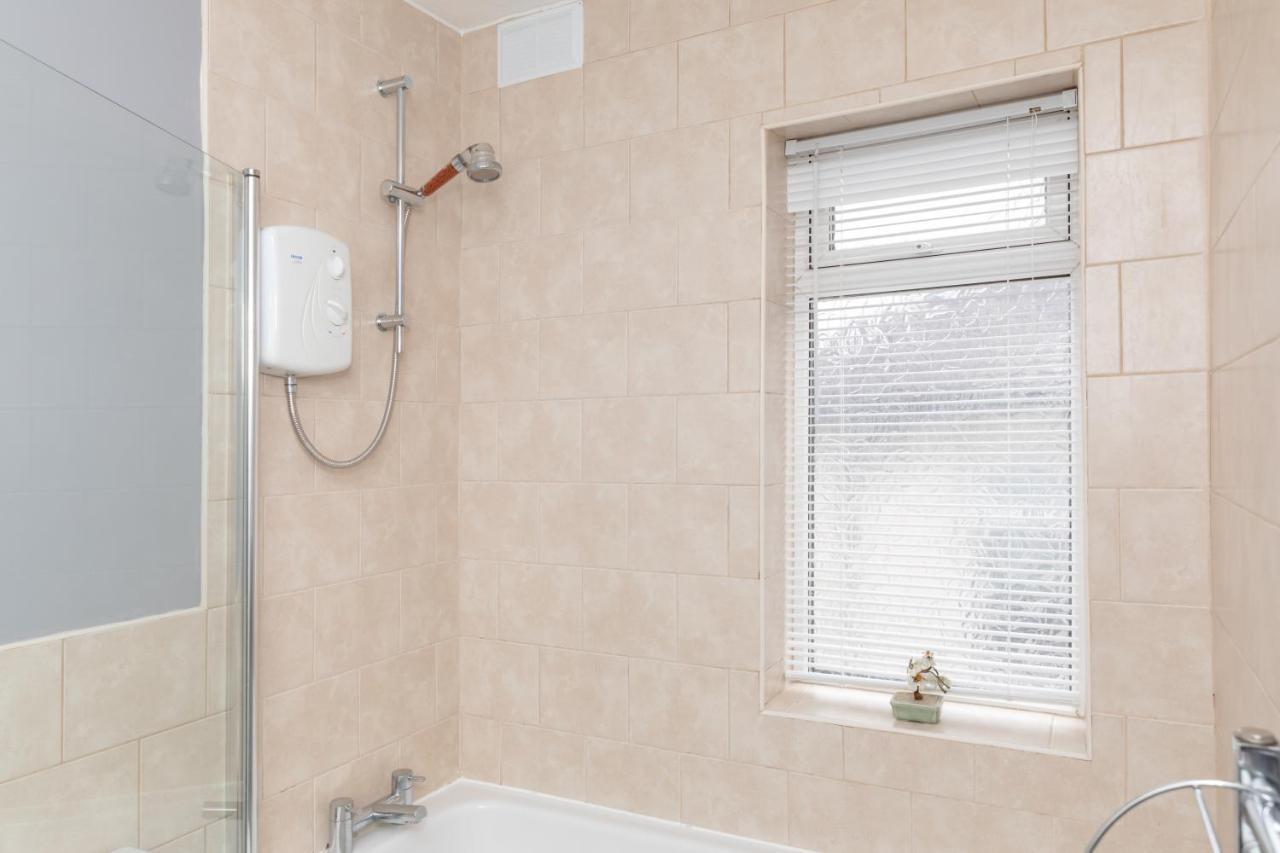 Leeds City Centre Spacious House Free Parking And Wi-Fi Exterior photo